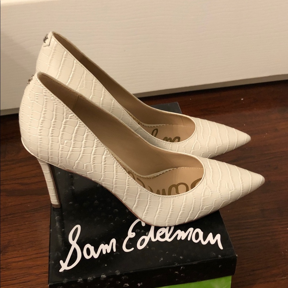 NWOT Sam Edelman Ivory Croc-Embossed Pointed Toe Leather Pumps - Picture 2 of 14